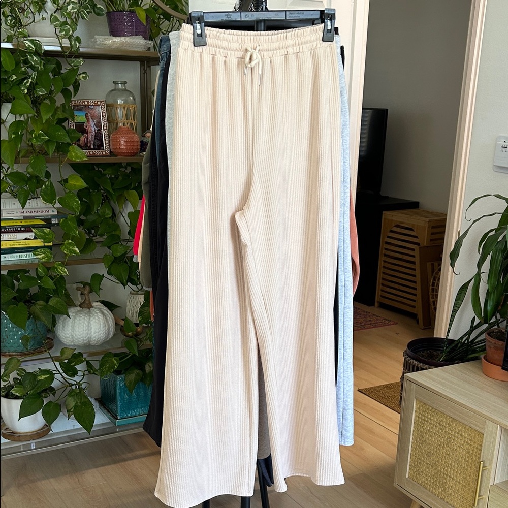 Cider Wide Leg Pants. Size Medium. 29” inseam.